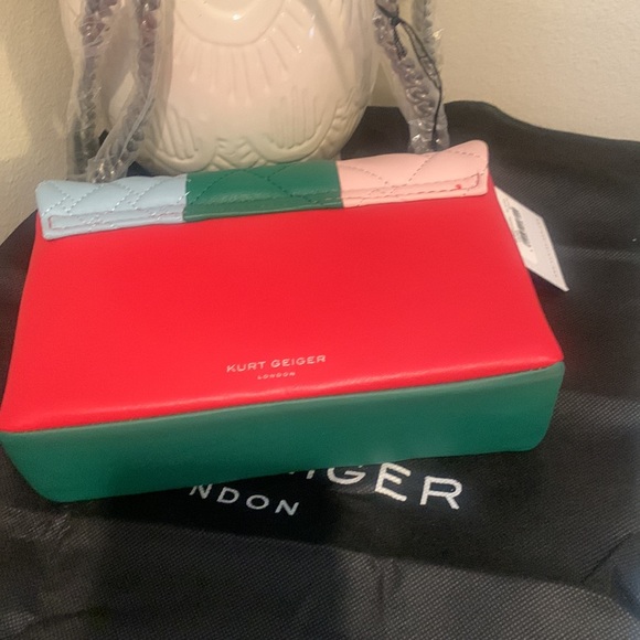 Mini Kensington Overstitch Quilted Crossbody Bag
KURT GEIGER LONDON - Picture 11 of 17